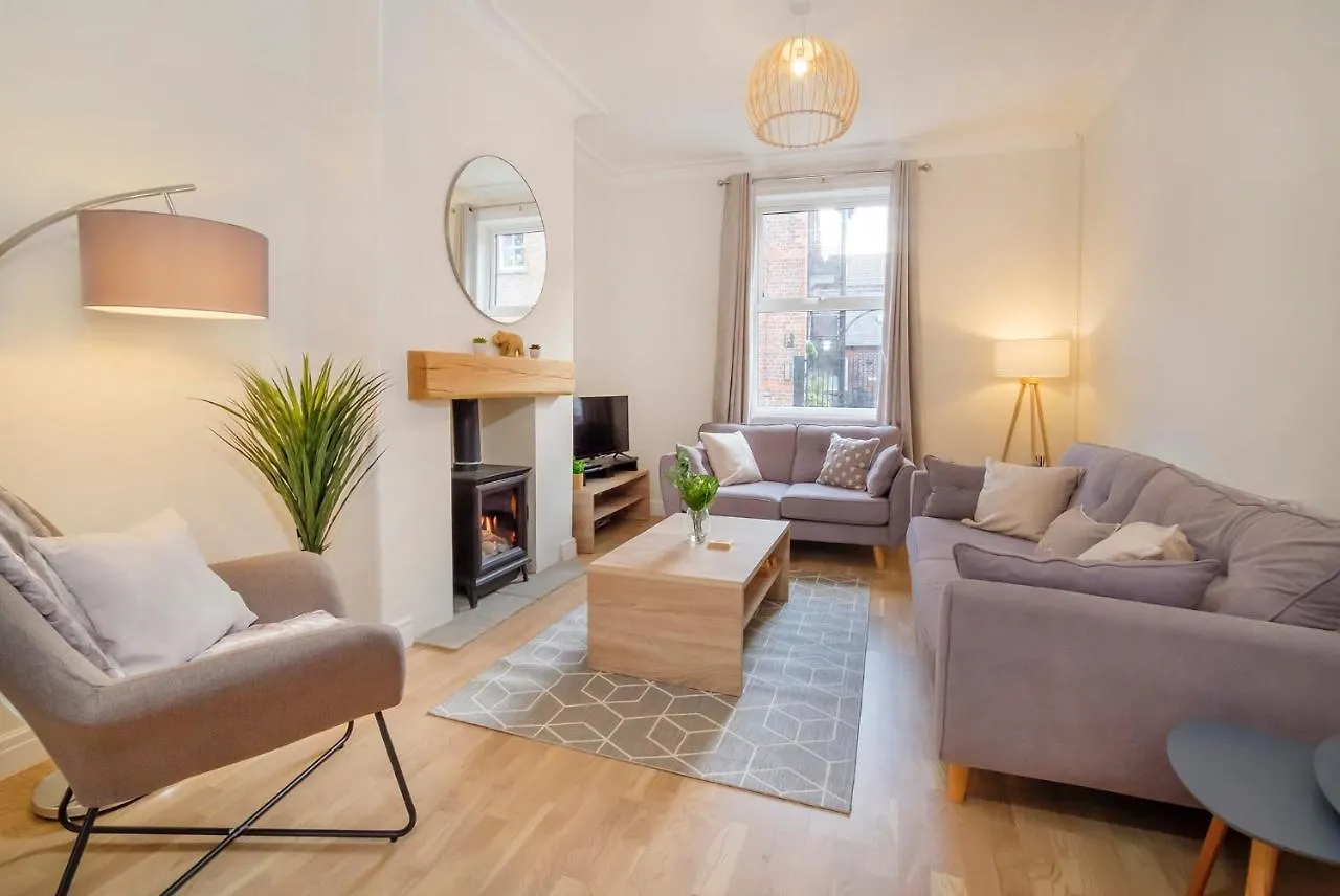 Historic House In The Heart Of York City Centre With Free Parking 0*,